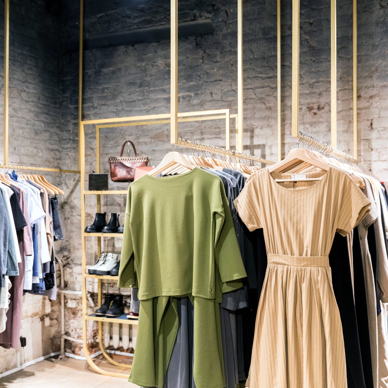 Diversifying Your Fashion Inventory: Partnering with Top Clothing Vendors